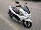 1200px-Honda_PCX125_2011_Front.JPG